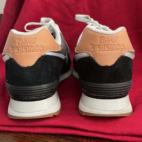 Men's new balance 7.5 women's 8.5.  Worn Once - Picture 3 of 4